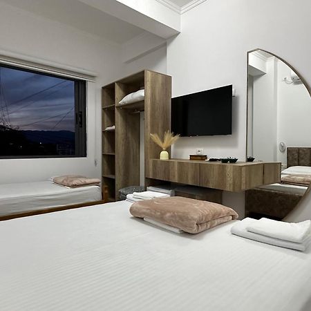 Lola'S Rooms Gjirokastër Exterior foto