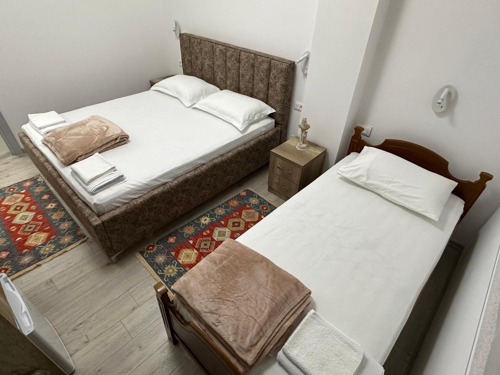 Lola'S Rooms Gjirokastër Exterior foto