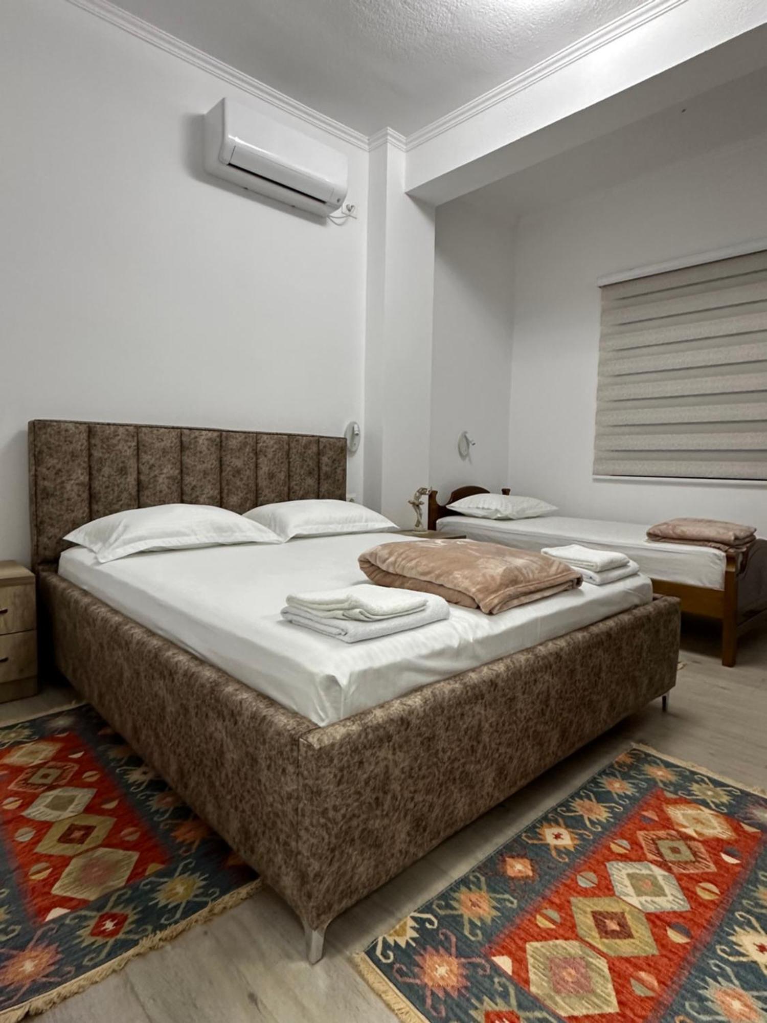 Lola'S Rooms Gjirokastër Exterior foto