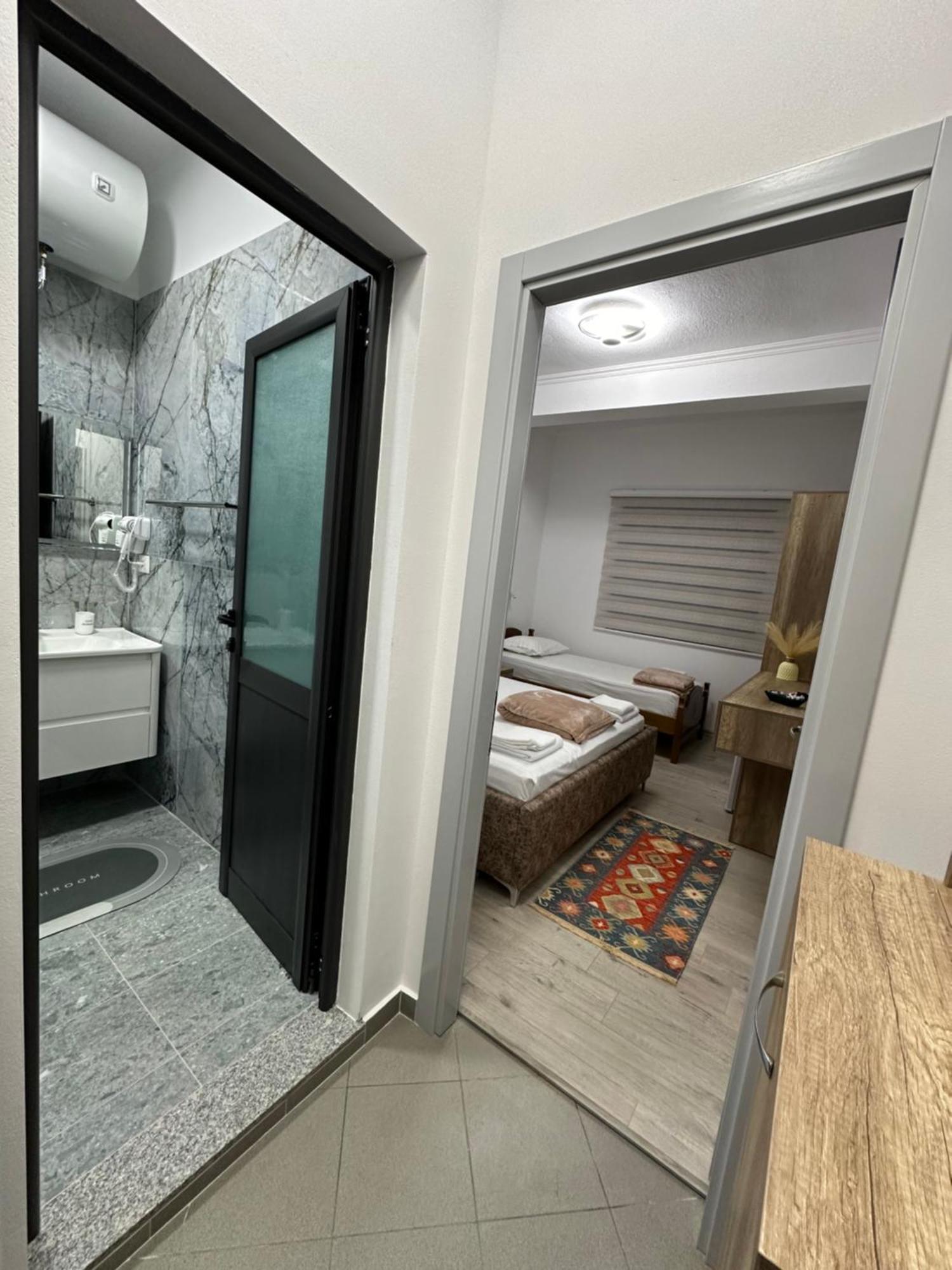 Lola'S Rooms Gjirokastër Exterior foto