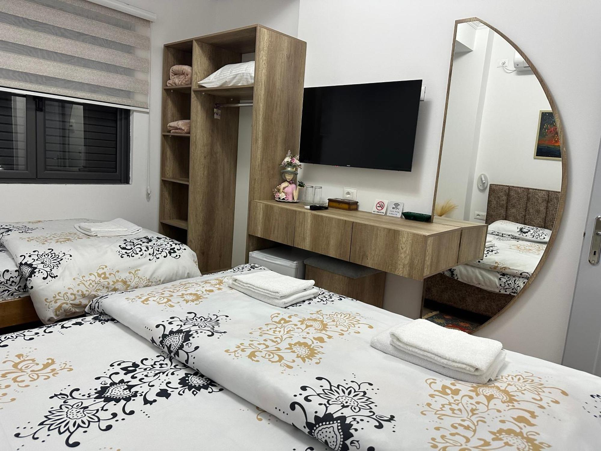 Lola'S Rooms Gjirokastër Exterior foto